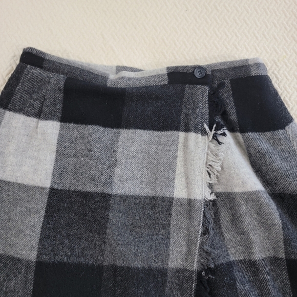 Rafaella Petites Plaid Black Gray Women's Wrap Skirt Size 8P Wool Blanket Fringe - Picture 5 of 15